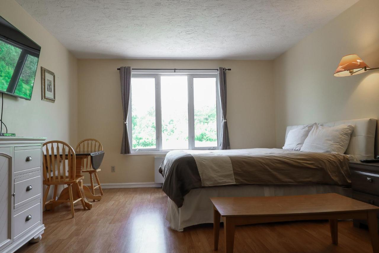 Atlantic Motel Berry Mills Екстериор снимка