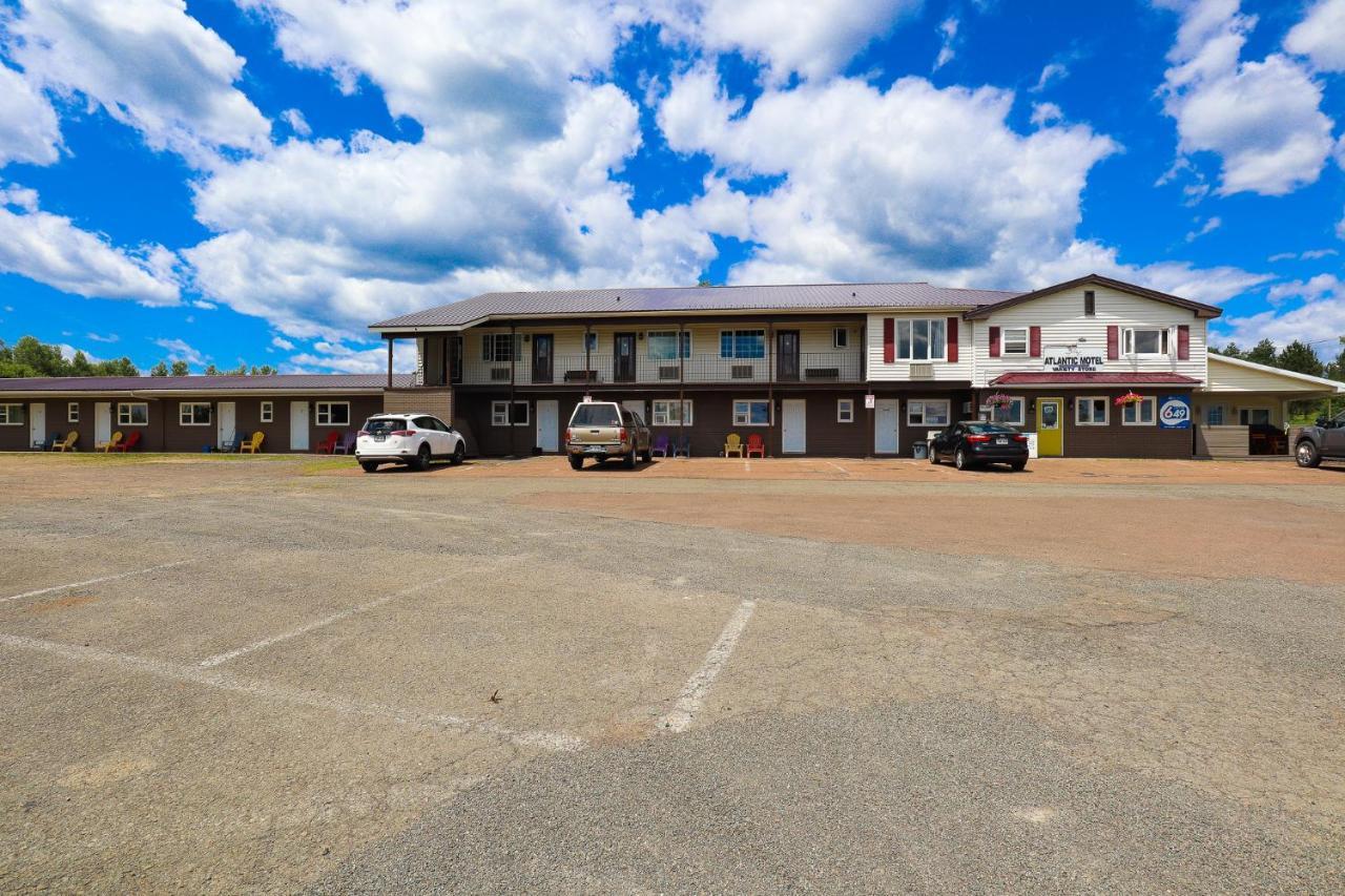 Atlantic Motel Berry Mills Екстериор снимка