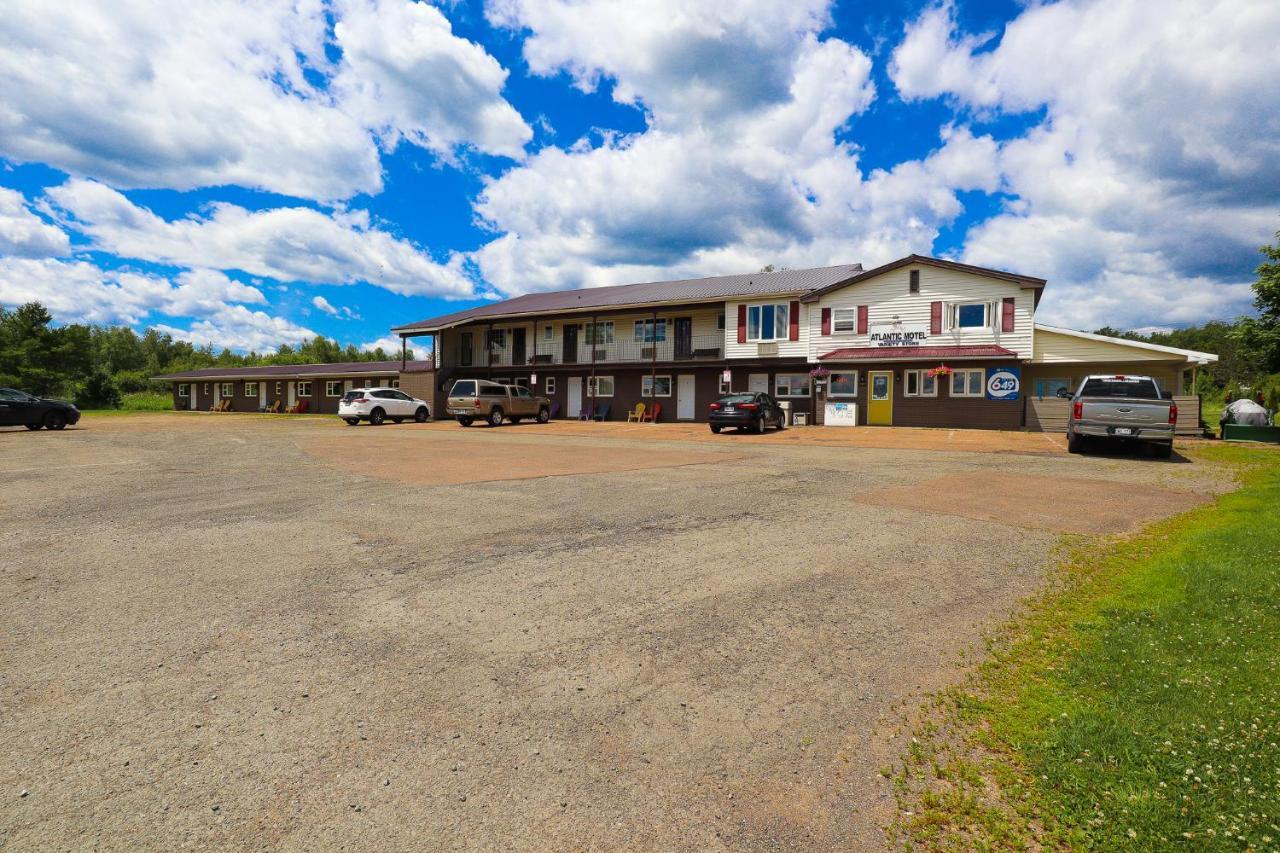 Atlantic Motel Berry Mills Екстериор снимка