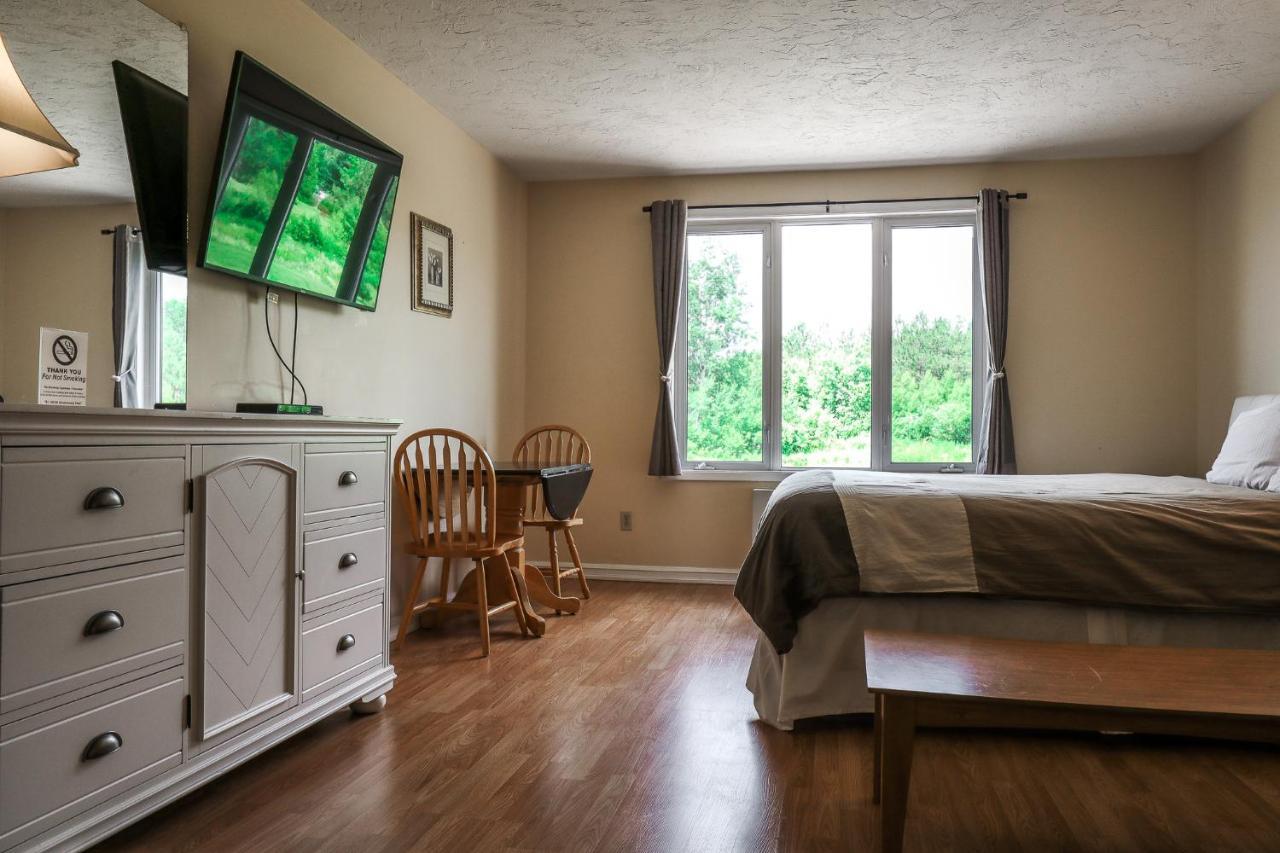 Atlantic Motel Berry Mills Екстериор снимка