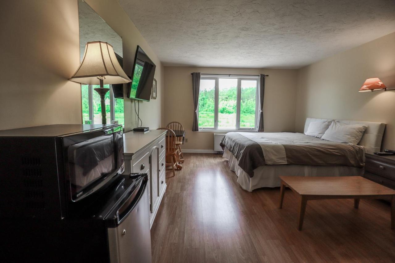 Atlantic Motel Berry Mills Екстериор снимка