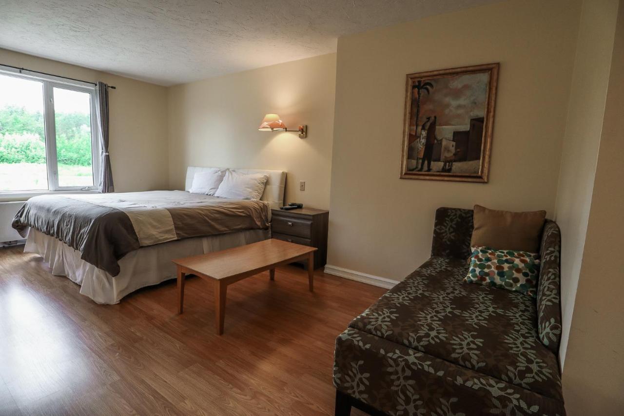 Atlantic Motel Berry Mills Екстериор снимка