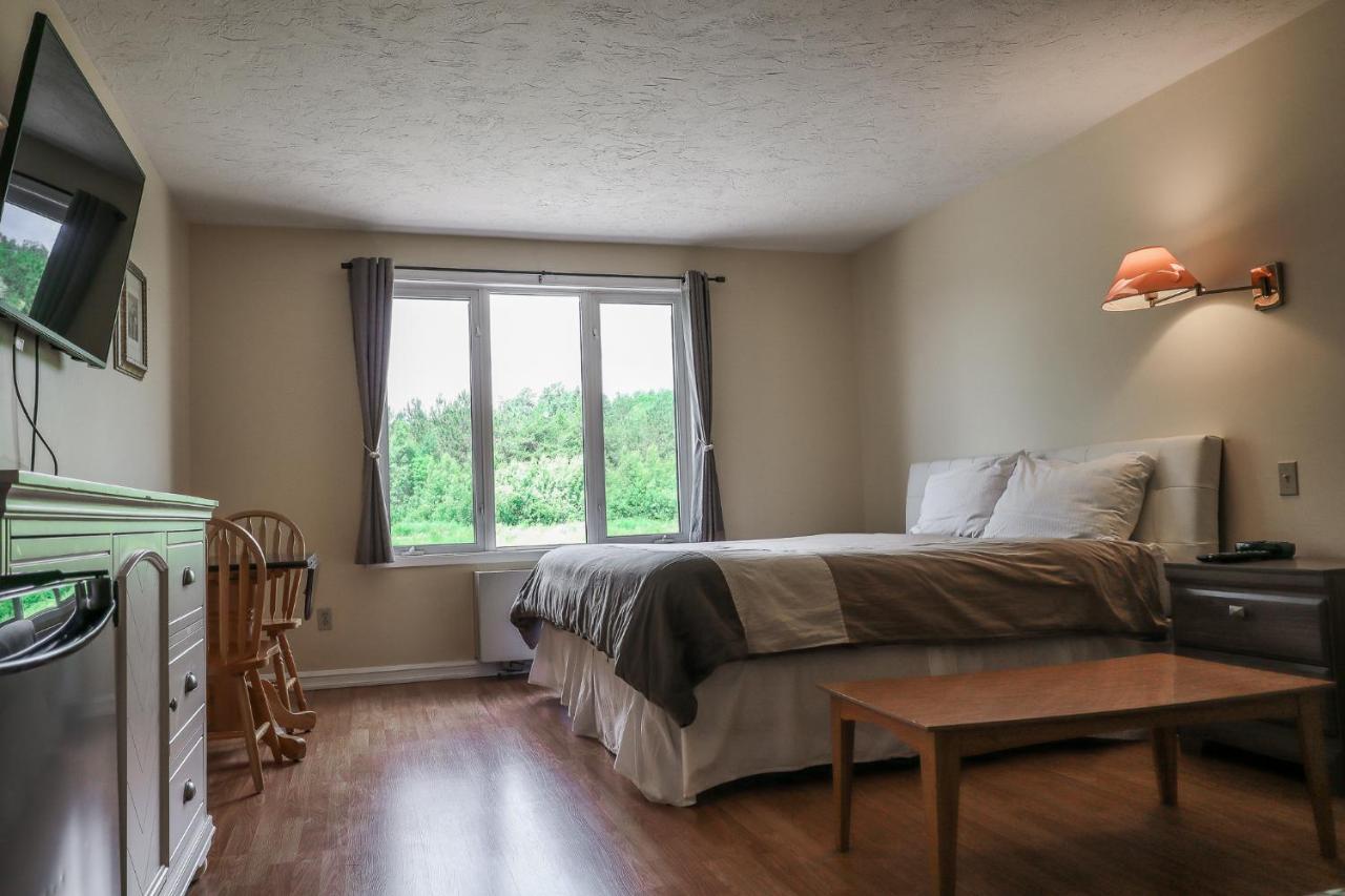 Atlantic Motel Berry Mills Екстериор снимка