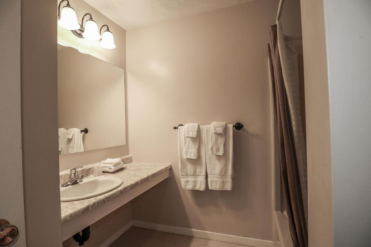 Atlantic Motel Berry Mills Екстериор снимка