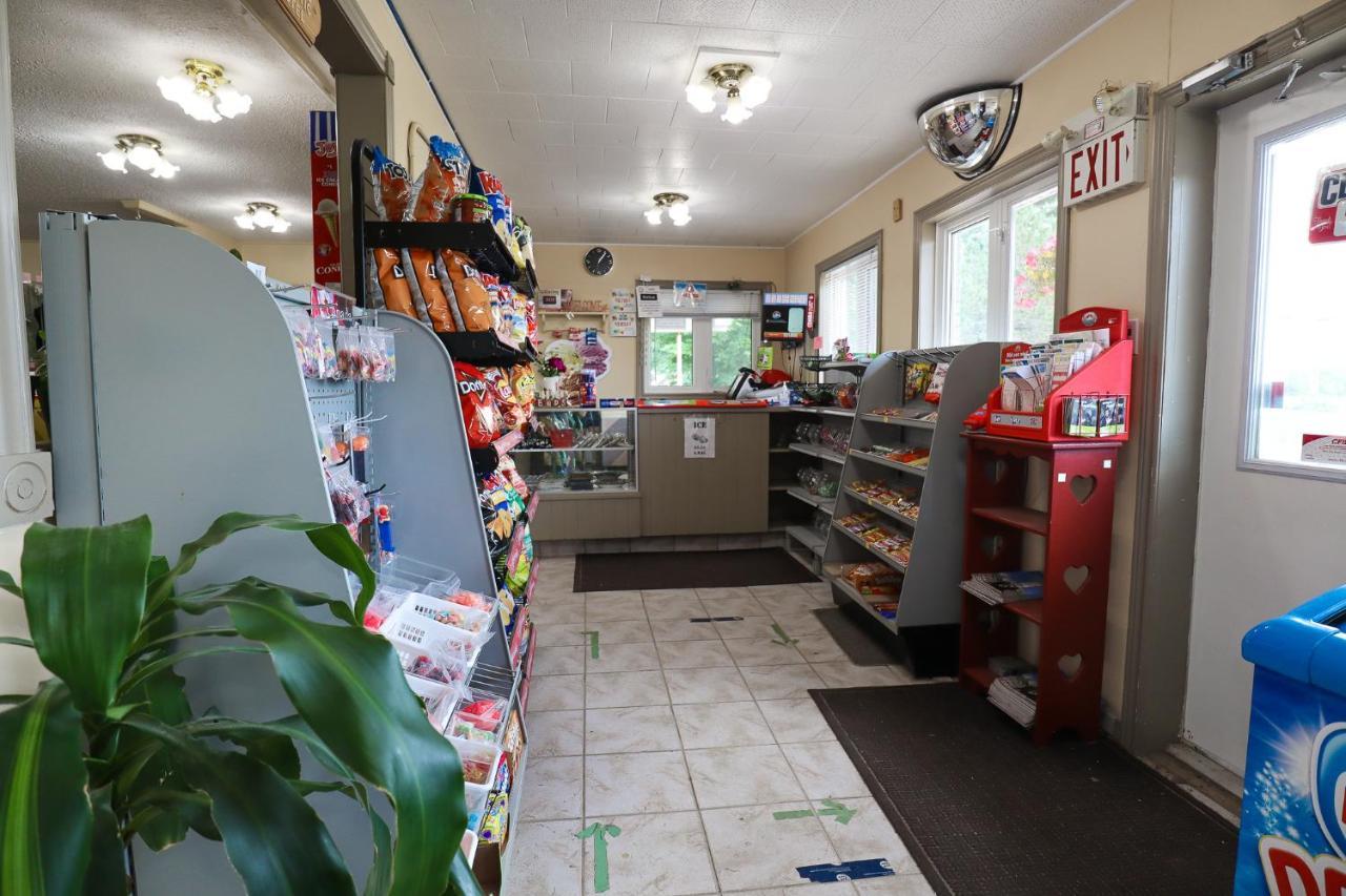 Atlantic Motel Berry Mills Екстериор снимка