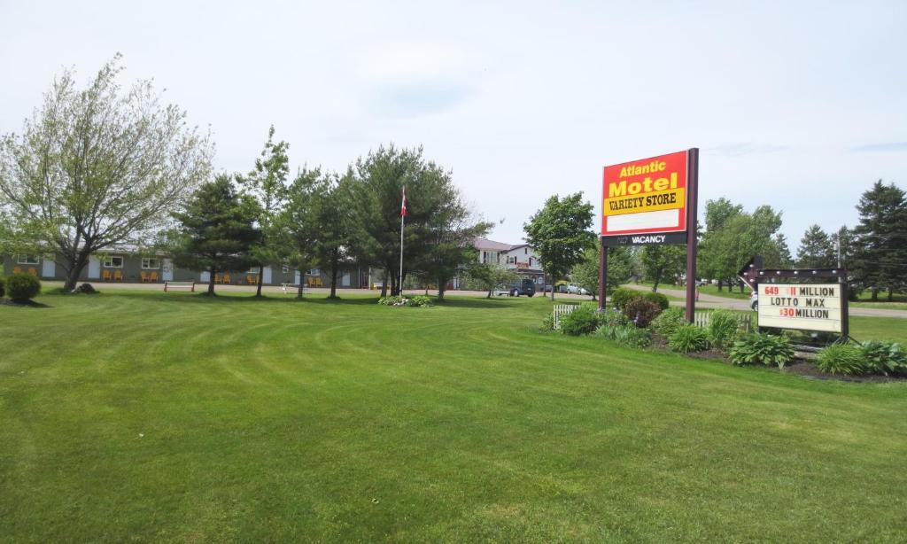 Atlantic Motel Berry Mills Екстериор снимка