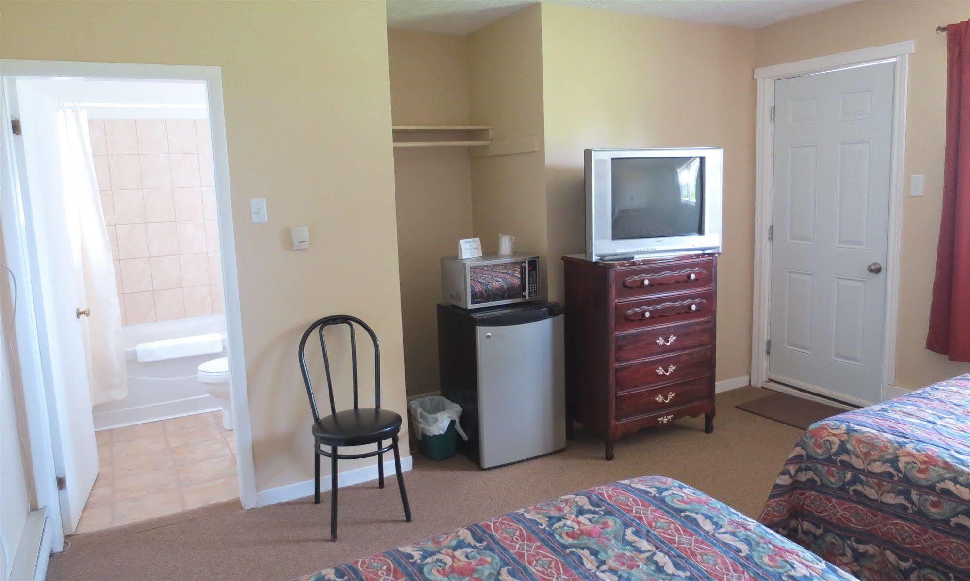 Atlantic Motel Berry Mills Екстериор снимка