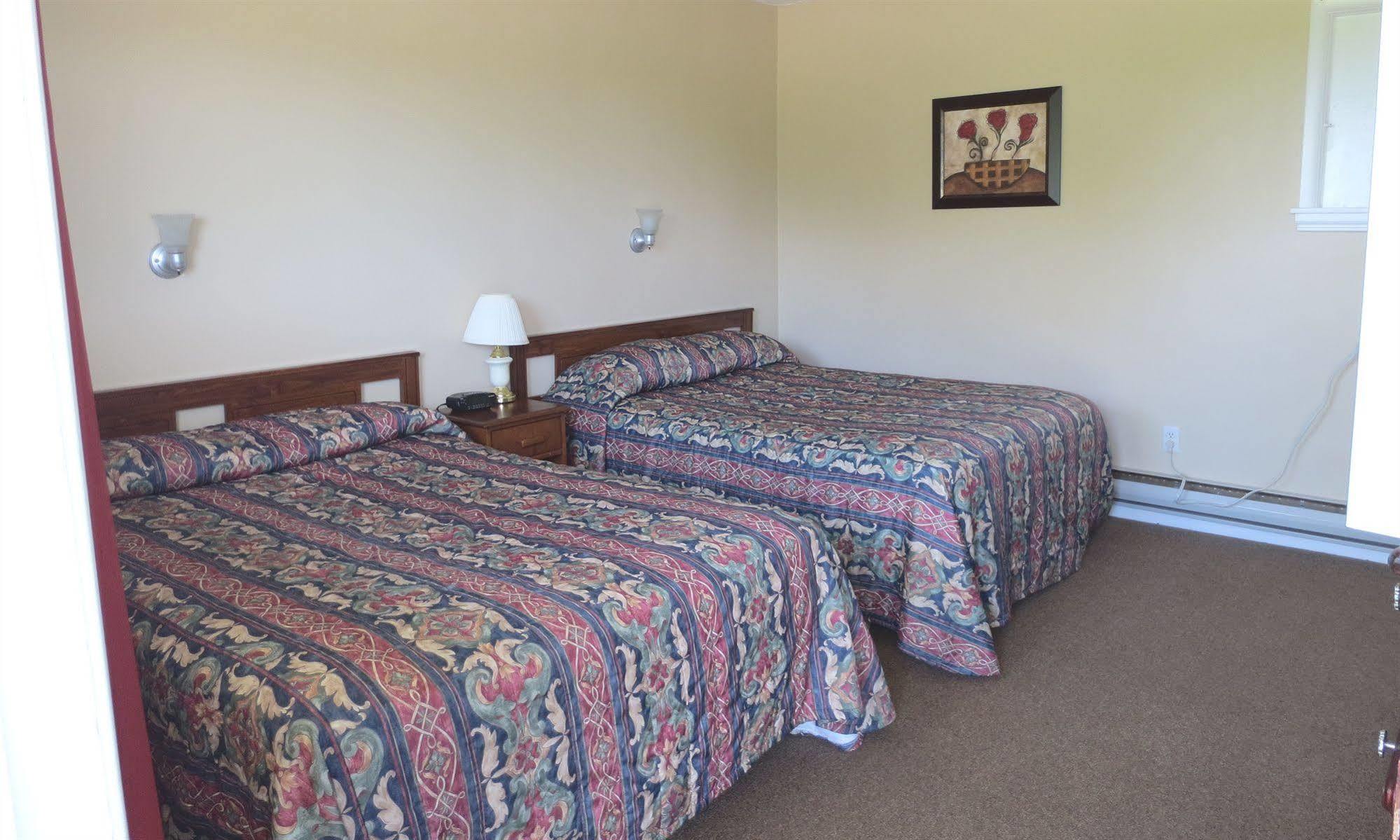 Atlantic Motel Berry Mills Екстериор снимка