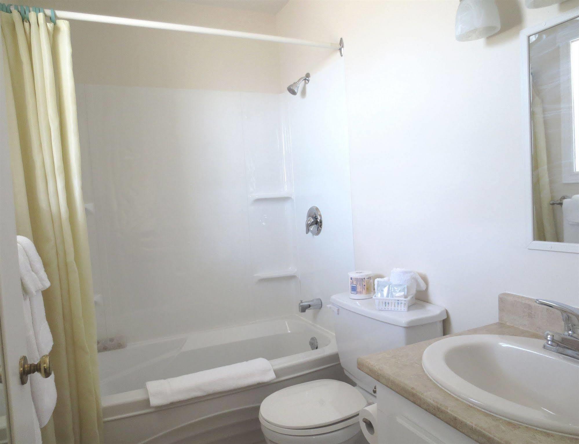 Atlantic Motel Berry Mills Екстериор снимка