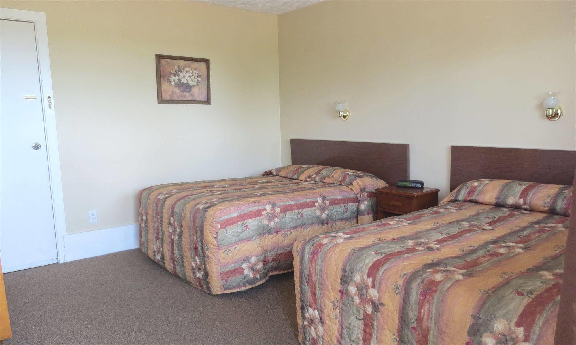 Atlantic Motel Berry Mills Екстериор снимка