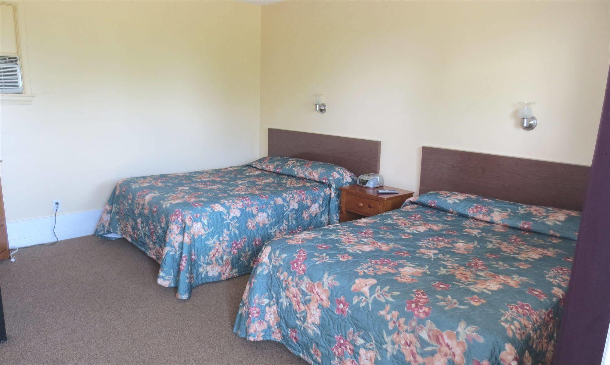 Atlantic Motel Berry Mills Екстериор снимка